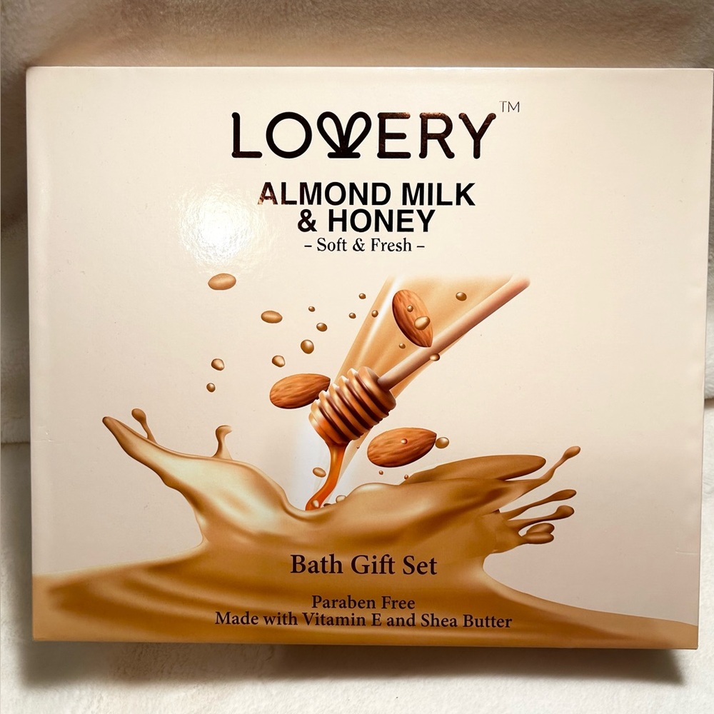 NEW 8 PIECE LOVERY ALMOND MILK & HONEY BATH GIFT SET EXP. 4/2024